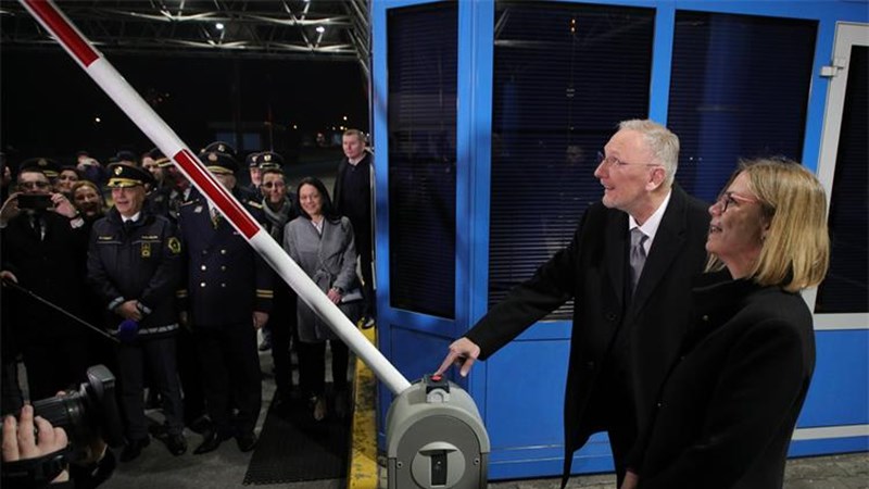 Croatia joins Schengen Area, barrier at Bregana border crossing raised